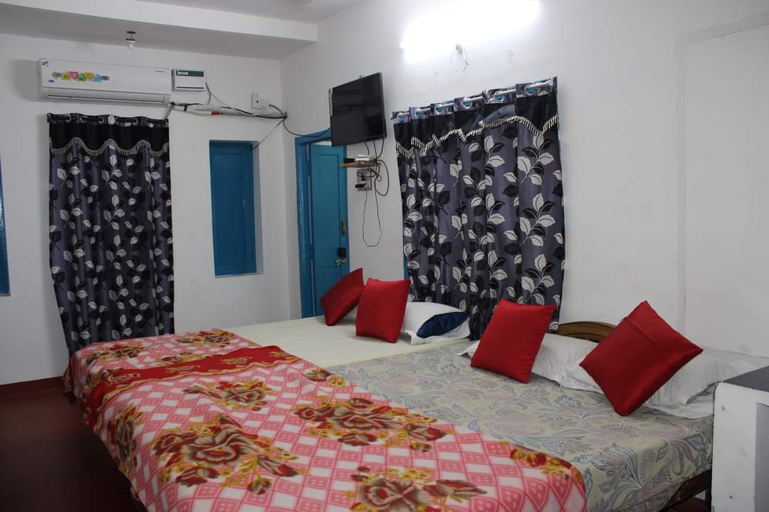 Beach Guest house Triple Cot Bed Room (Mon-Thursday) AC Rs 1199